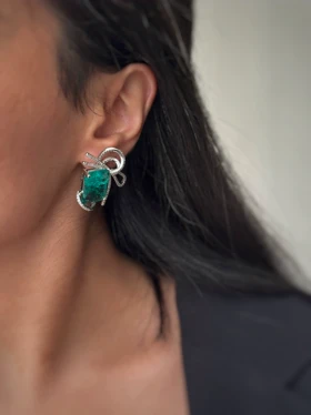 گوشواره جواهری پاپیونی بزرگ سنگ زمرد کلمبایی