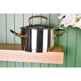 سرویس قابلمه 8 پارچه کرکماز، جنس بدنه استیل، دارای دسته پرچ شده، کفه سه لایه و طراحی مناسب جهت پخش بهتر گرما، مدل پرولاین proline ، سایز قابلمه‌ها 16، 20، 24، سایز تابه دو دسته 24