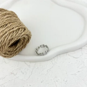 انگشتر زنانه مدل لینکا پیور طرح طلا با نگین درخشان