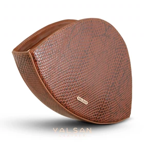 کیف دوشی زنانه چرم یلسان مدل منیل کد 153-MRV (عسلی)