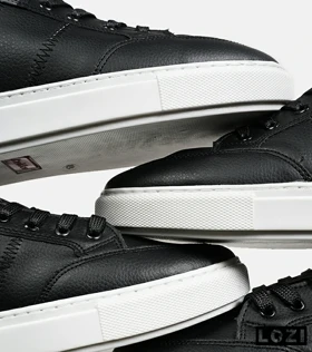 کفش اسنیکرزمردانه مشکی زیگزاگی VANS off the wall