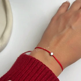 دستبند مکعب رد استرینگ نماد خوش شانسی