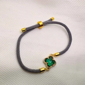 دستبند اسپرت طرح «ونکلیف طوسی» (بند ذغالی با نگین سبز) | ترکیب رنگ خاص