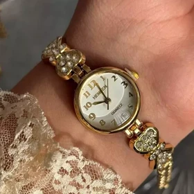 ساعت مچی زنانه نگین‌دار مدل پروانه ای شیک وخاص