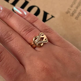 انگشتر طلایی با نماد بینهایت