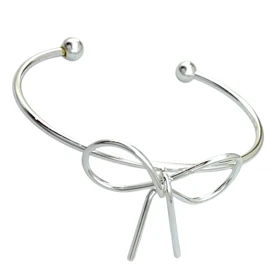 دستبند بنگل زنانه مدل سیلوبو طرح پاپیونی نقرهای