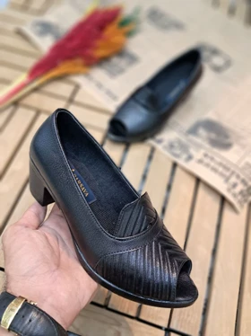 پاشنه‌دار جلو باز طرحدار