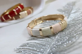 دستبند النگویی میناکاری رنگ آدامسی