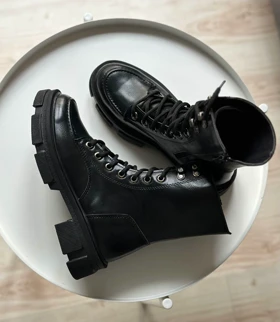 نیم بوت زنانه استرادیواریوس مدل Stradivarius-Flat-Ankle-Boots-BT10