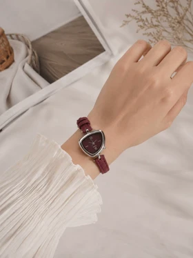 ساعت مچی زنانه دفرمه چرمی کد W458 (زرشکی)