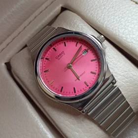 ساعت مچی کاسیو کلاسیک صفحه سرخابی بند استیل