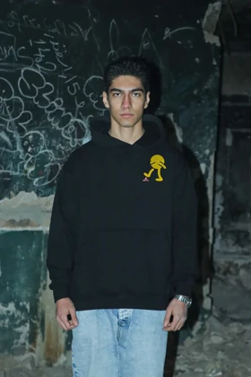 هودی مشکی اسپرت مینیمال طرح آدمک زرد 2 - فواصل