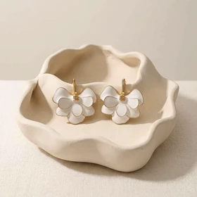 گوشواره زنانه طرح گل سه بعدی مدل شکوفه