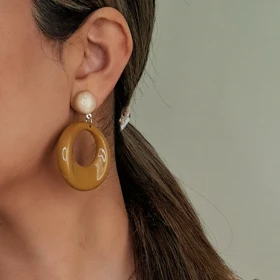 کالکشن گوشواره های آکریلیک قهوه‌ای و عسلی