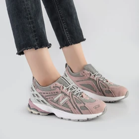 کفش و کتانی اسپرت زنانه و دخترانه مدل نیوبالانس NEW BALANCE رنگ طوسی صورتی