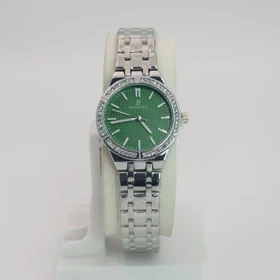 ساعت مچی زنانه اودمار پیگه Audemars Piguet با موتور کواتز و طراحی مینیمال (سبز)