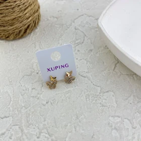 گوشواره زنانه ژوپینگ مدل فلوریا طرح پروانه و گل نگیندار