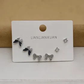 پک گوشواره نگین‌دار هیلماه با آبکاری نقره925 رنگ سیلور