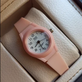 ساعت دخترانه ضد آب Q&Q رنگ صورتی