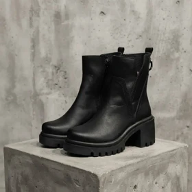 نیم بوت VALENTINO وارداتی چرم مشکی / والنتینو