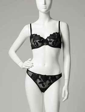 ست شورت و سوتین فنر دار تور و دانتل طرح برگ وسط قلب مشکی