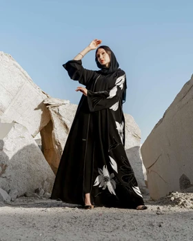 عبا وسیمه سفید مشکی