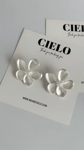 گوشواره گل نقره ای