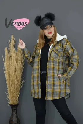 پالتو چهارخونه داخل ببعی