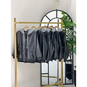 کاپشن چرم دخترانه کوتاه با طراحی اسپرت