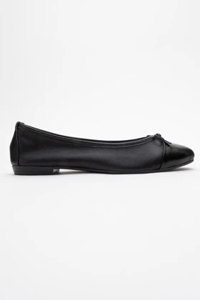 کالج زنانه luvishoes luvishoes