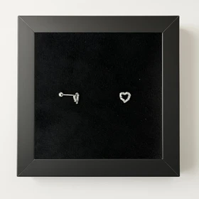 پیرسینگ نقره گوش طرح قلب نگین‌دار (جفت)