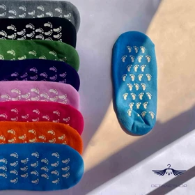 جوراب ضد ترک پا و خشکی سیلکونی وارداتی با جعبه (ابی)