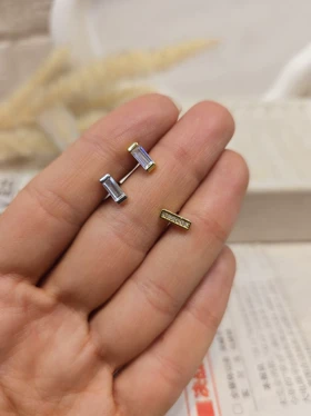 پیرسینگ مستطیلی گوش