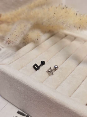 پیرسینگ گوش دایره مثلث