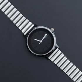 ساعت مچی زنانه نقره ای صفحه مشکی علیدسا