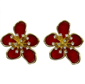 گوشواره زنانه مدل ماریسا طرح گل با جلوه طلایی و نگینهای درخشان