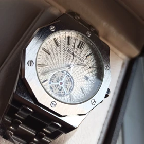 ساعت مچی مردانه طرح AP موتور کوارتز بند درجه یک صفحه سفید تقویم دار با قفل پروانه‌ای