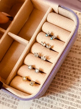 پیرسینگ‌گوش جواهری