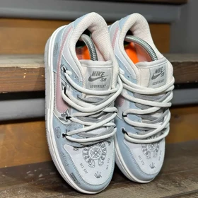 کتانی زنانه اس بی دانک