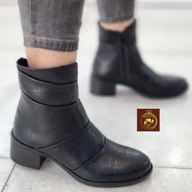 نیمبوت زنانه پاشنه‌دار پلیسه