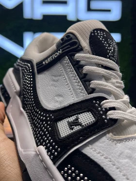 لویی ویتون ترینر نگین‌دار مشکی سفید