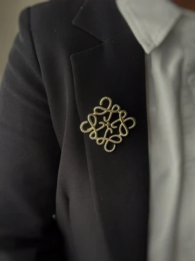 سنجاق سینه Loewe