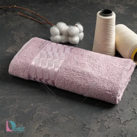 حوله حمامی طرح آرام رنگ یاسی روشن