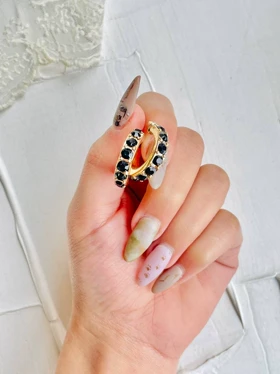 گوشواره طلایی میخی نگین مشکی