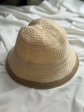 کلاه باکت بافت مارپیچ لبه رنگی (کرم)