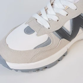 کفش و کتانی اسپرت زنانه و دخترانه مدل نیوبالانس NEW BALANCE رنگ طوسی