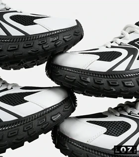 کفش کتانی مردانه و زنانه سفید مشکی NEW BALANCE 530 V02