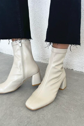 بوت و نیم بوت زنانه استراسونس straswans