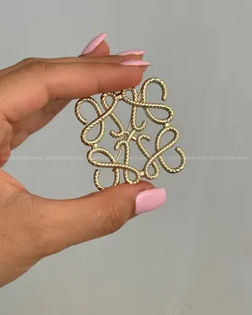 سنجاق سینه لووه loewe