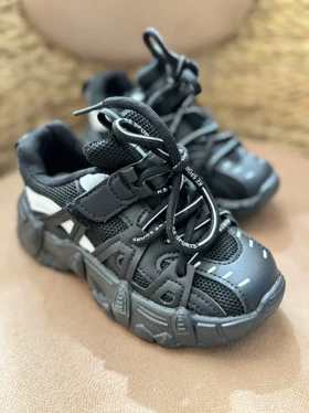 کفش کتانی بندی بچگانه